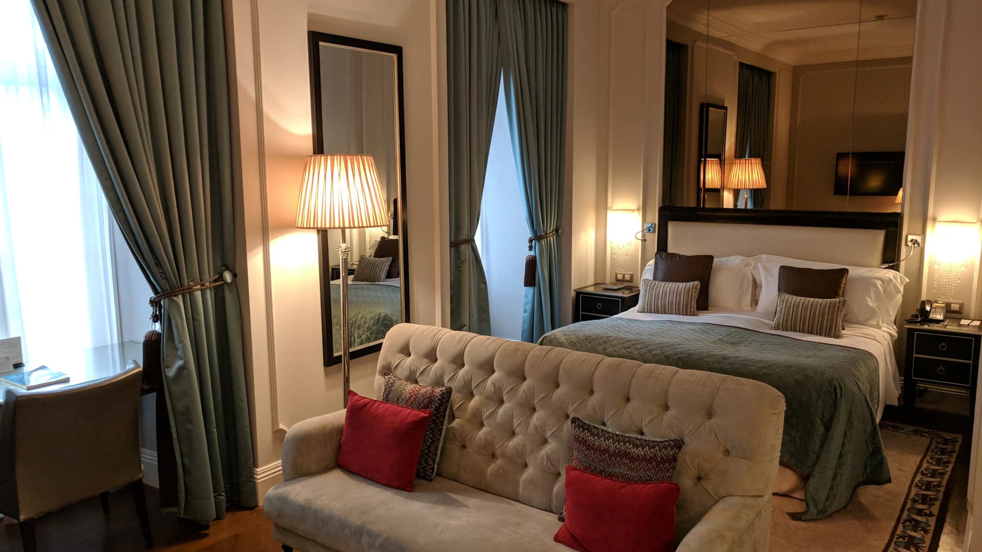 London School of International Luxury Hospitality & Hotel Management